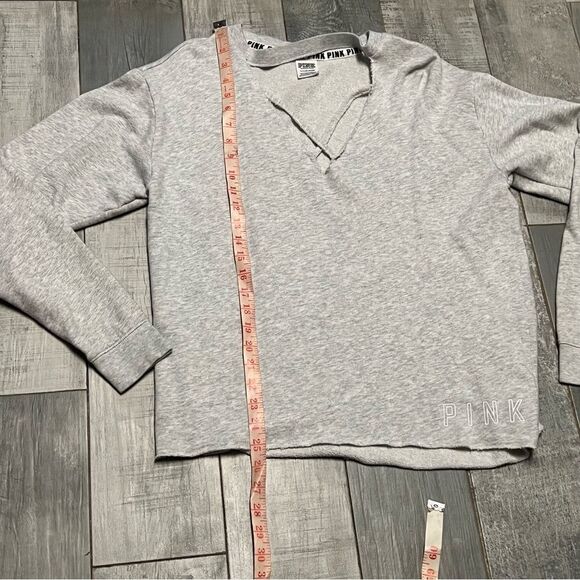 Victoria’s Secret PINK Gray Cutout Raw Edge Oversized Logo Fleece Sweatshirt S - Picture 7 of 10